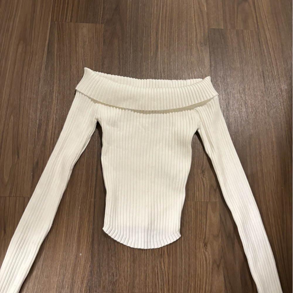 Edikted Off-Shoulder Ribbed Sweater in Cream